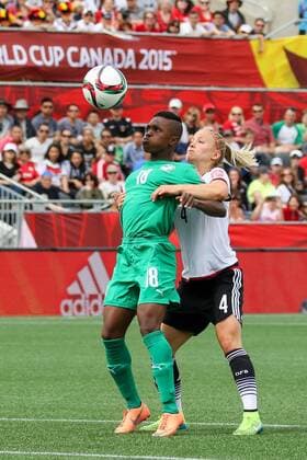 v.li.: Binta Diakite (CIV), Leonie Maier (Deutschland), Zweikampf, Duell, duel, tackle, Dynamik, Action, Aktion, Fussball, FIFA Frauen-WM 2015, Deutschland - Elfenbeinküste, xozx