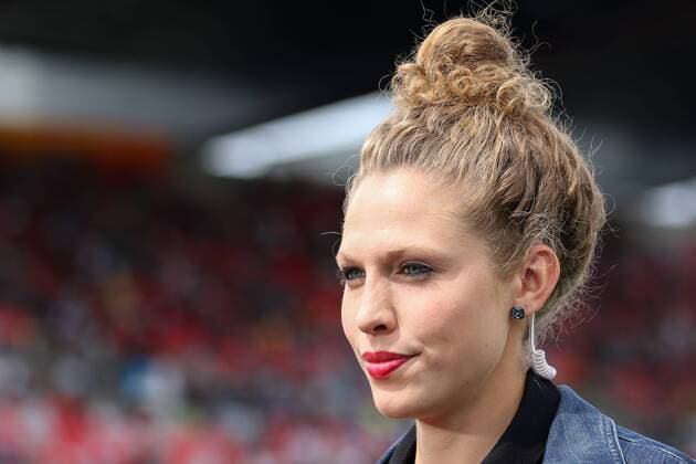 Kim Kulig (TV, Expertin, ZDF), Porträt, Portrait, Fussball, FIFA Frauen-WM 2015, Deutschland - Elfenbeinküste, xozx