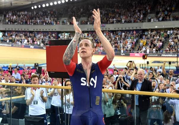 Aktuell Radsport, Bradley Wiggins stellt neuen Stundenweltrekord auf Bradley Wiggins record de l heure en 54,526 KM CYSLISME PISTE : Bradley Wiggins - UCI Record de l heure - Alberville - 07 06 2015 PHOTONEWS PANORAMIC 
