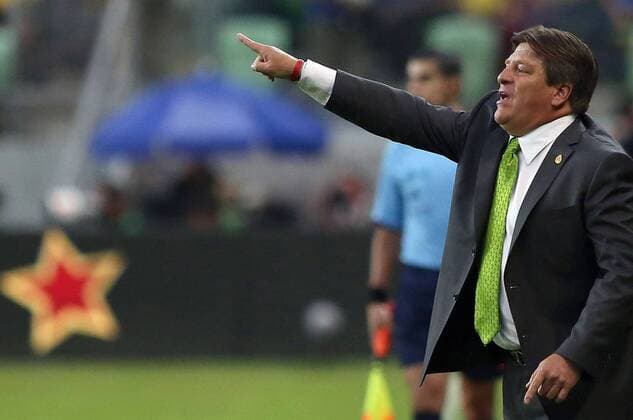 Mexico s head coach, Miguel Herrera, reacts during an International Friendly Länderspiel match, against Brazil, held in the Allianz Parque Stadium, in Sao Paulo, Brazil, on June 7, 2015. Rahel Patrasso) (rtg) (SP)BRAZIL-SAO PAULO-SOCCER-BRAZIL VS MEXICO e RahelxPatrasso 