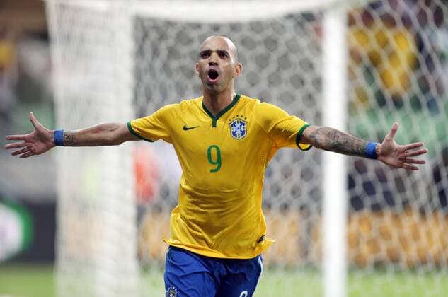 Brazil s Diego Tardelli, celebrates after scoring during the International Friendly Länderspiel match against Mexico, held in the Allianz Parque Stadium, in Sao Paulo, Brazil, on June 7, 2015. Ale Cabral AGENCIA O DIA ESTADAO CONTEUDO ) (rtg) BRAZIL OUT (SP)BRAZIL-SAO PAULO-SOCCER-BRAZIL VS MEXICO AGENCIAxESTADO 