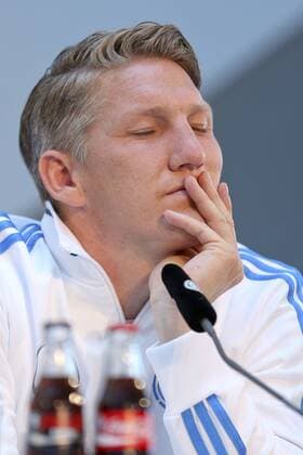Bastian Schweinsteiger (FC Bayern Muenchen) nachdenklich mit geschlossenen Augen Pressekonferenz Nationalmannschaft, Fussball, DFB, 08.06.2015, Copyright: Schülerx xEibner-Pressefoto EP_jse