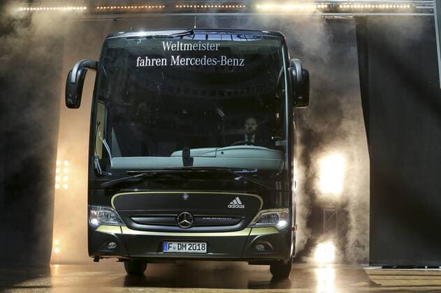Vorstellung des neuen Mannschafts-Busses Pressekonferenz Nationalmannschaft, Fussball, DFB, 08.06.2015, Copyright: Schülerx xEibner-Pressefoto EP_jse