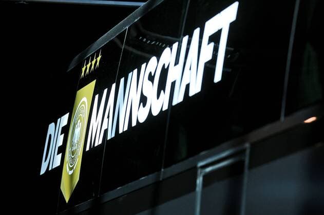 Logo Die Mannschaft auf dem neuen Mannschaftsbus Pressekonferenz Nationalmannschaft, Fussball, DFB, 08.06.2015, Copyright: Schülerx xEibner-Pressefoto EP_jse