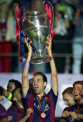 Aktuell Fußball, FC Barcelona gewinnt die Champions League Fussball Berlin Olympiastadion 06.06.2015 UEFA CHAMPIONS LEAGUE FINALE Juventus Turin ITA geg FC Barcelona Barca ESP 1 : 3 FC Barcelona CHAMPIONS LEAGUE Gewinner 2015 Pokaluebergabe Ehrung SERGIO Busquets Burgosl Barca 5