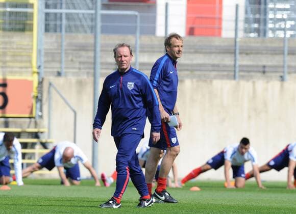 Aktuell Fußball, Training Nationalmannschaft USA in Düsseldorf Training der amerikanischen Fußballnationalmannschaft in Düsseldorf 08.06.2015 Co-Trainer Berti Vogts und USA - Trainer Jürgen Klinsmann HM
