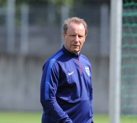 Aktuell Fußball, Training Nationalmannschaft USA in Düsseldorf Training der amerikanischen Fußballnationalmannschaft in Düsseldorf 08.06.2015 Co-Trainer Berti Vogts HM