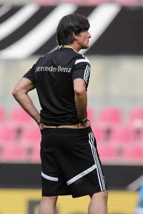 Aktuell Fußball, DFB, Training Nationalmannschaft Deutschland in Köln National-, Bundestrainer Joachim Jogi Loew mit einem Popo-Blitzer Training der A-Nationalmannschaft, Fussball, Freundschaftsspiel, 08.06.2015, Copyright: Schülerx xEibner-Pressefoto EP_jse