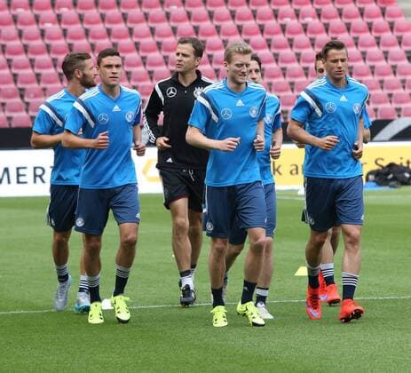 Aktuell Fußball, DFB, Training Nationalmannschaft Deutschland in Köln Köln, Fussball, DFB; Deutschland vs USA, MNational Mannschaft Training, 08.06.2015, Rheinenergiestadion Köln, Jonas Hector, Oliver Bierhoff, Andre Schürrle, Erik Durm alle Deutschland