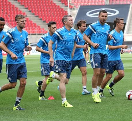 Aktuell Fußball, DFB, Training Nationalmannschaft Deutschland in Köln Köln, Fussball, DFB; Deutschland vs USA, MNational Mannschaft Training, 08.06.2015, Rheinenergiestadion Köln, Christoph Kramer, Mesut Özil , Bastian Schweinsteiger, Mario Götze Lukas Podolski, Max Kruse, alle Deutschland