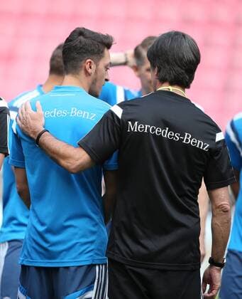 Aktuell Fußball, DFB, Training Nationalmannschaft Deutschland in Köln Köln, Fussball, DFB; Deutschland vs USA, MNational Mannschaft Training, 08.06.2015, Rheinenergiestadion Köln, Mesut Özil, Joachim Löw Trainer, Deutschland
