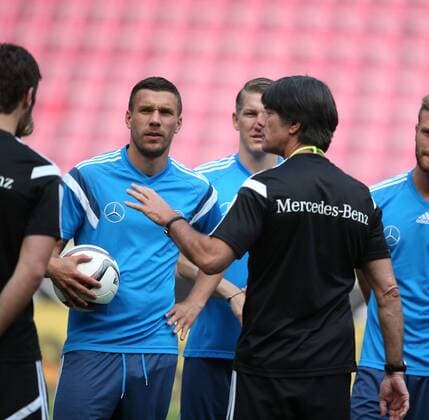 Aktuell Fußball, DFB, Training Nationalmannschaft Deutschland in Köln Köln, Fussball, DFB; Deutschland vs USA, MNational Mannschaft Training, 08.06.2015, Rheinenergiestadion Köln, Lukas Podolski Joachim Löw Trainer, Deutschland