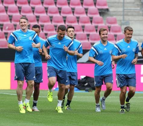Aktuell Fußball, DFB, Training Nationalmannschaft Deutschland in Köln Köln, Fussball, DFB; Deutschland vs USA, Pressekonferenz, 08.06.2015, Köln, Mercedes Benz Center Köln, Bastian schweinsteiger,Mesut Özil, Mario Götze, Max kruse, Lukas Podolski, Deutschland