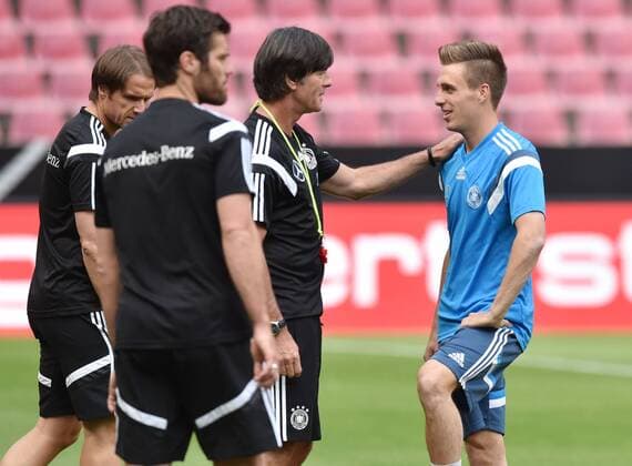 Aktuell Fußball, DFB, Training Nationalmannschaft Deutschland in Köln 08.06.2015, Fussball, Training der Deutschen Nationalmannschaft vor dem Länderspiel gegen die USA, Bundestrainer Joachim Loew (Joachim Löw, Deutschland), mi., mit Patrick Herrmann (Deutschland)