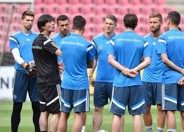 Aktuell Fußball, DFB, Training Nationalmannschaft Deutschland in Köln 08.06.2015, Fussball, Training der Deutschen Nationalmannschaft vor dem Länderspiel gegen die USA, Bundestrainer Joachim Loew (Joachim Löw, Deutschland), 2. v.li., mit den Spielern