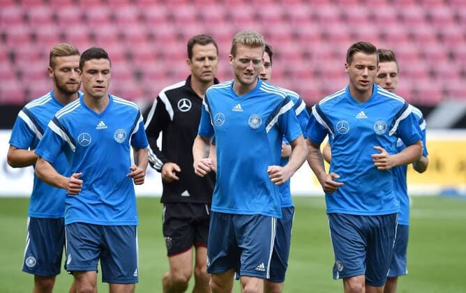 Aktuell Fußball, DFB, Training Nationalmannschaft Deutschland in Köln 08.06.2015, Fussball, Training der Deutschen Nationalmannschaft vor dem Länderspiel gegen die USA, vorne v.re., Erik Durm (Deutschland), Andre Schuerrle, Andre Schürrle (Deutschland), Jonas Hector (Deutschland)