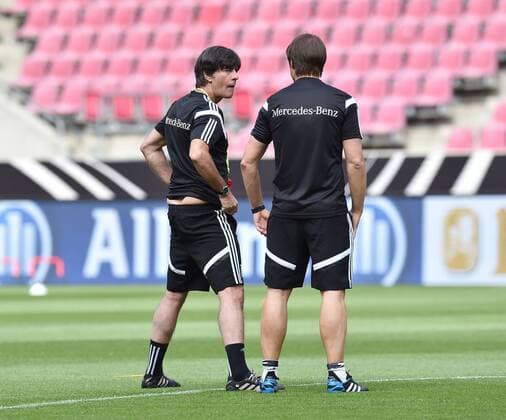 Aktuell Fußball, DFB, Training Nationalmannschaft Deutschland in Köln 08.06.2015, Fussball, Training der Deutschen Nationalmannschaft vor dem Länderspiel gegen die USA, Bundestrainer Joachim Loew (Joachim Löw, Deutschland), li., und Co Trainer Thomas Schneider (Deutschland)