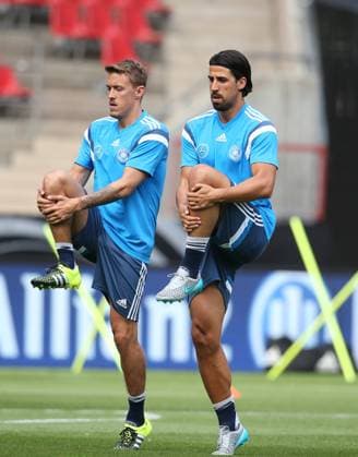 Aktuell Fußball, DFB, Training Nationalmannschaft Deutschland in Köln Köln, Fussball, DFB; Deutschland vs USA, MNational Mannschaft Training, 08.06.2015, Rheinenergiestadion Köln, Max Kruse, Sami Khedira beide Deutschland