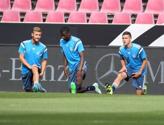 Aktuell Fußball, DFB, Training Nationalmannschaft Deutschland in Köln Köln, Fussball, DFB; Deutschland vs USA, MNational Mannschaft Training, 08.06.2015, Rheinenergiestadion Köln, Shkodran Mutafi,Anthony Rüdiger Jonas Hector, Deutschland