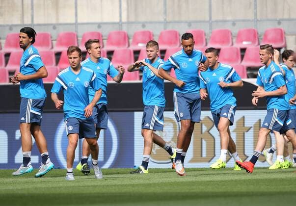 Sami Khedira, Mario Götze, Max kruse, Christoph Kramer, Karim Bellarabi, Lukas Podolski, Erik Durm, Köln, Fussball, DFB; Deutschland vs USA, MNational Mannschaft Training, 08.06.2015, Rheinenergiestadion Köln,