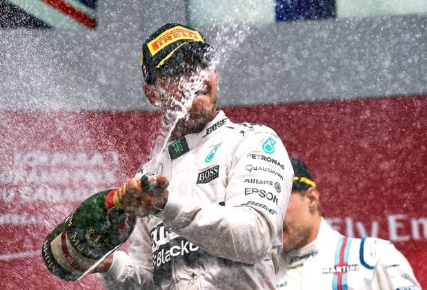 HAMILTON Lewis F1 Team Mercedes AMG bei der Siegeehrung FIA Grosser Preis von Kanada 2015 in Montreal am 07. Juni 2015 in Montreal 