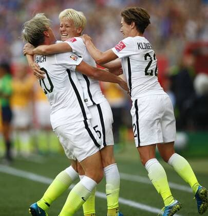 Aktuell Fußball, Damen, WM, USA - Australien Megan Rapinoe (C) of the United States celebrates after scoring during the group D match between the United States and Australia at the 2015 FIFA Women s World Cup in Winnipeg, Canada, June 8, 2015. ) (SP)CANADA-WINNIPEG-FIFA WOMEN S WORLD CUP-GROUP D-USA VS AUS DingxXu 