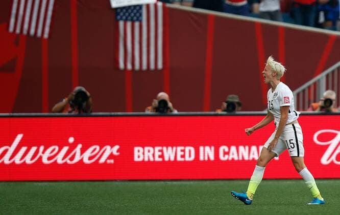 Aktuell Fußball, Damen, WM, USA - Australien Megan Rapinoe of the United States celebrates scoring during the group D match between the United States and Australia at the 2015 FIFA Women s World Cup in Winnipeg, Canada, June 8, 2015. ) (SP)CANADA-WINNIPEG-FIFA WOMEN S WORLD CUP-GROUP D-USA VS AUS WangxLili 