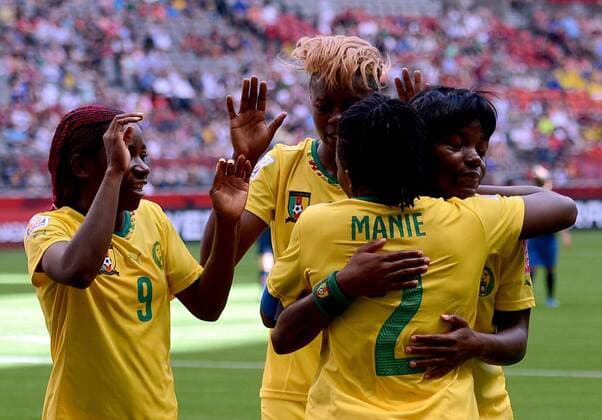 Aktuell Fußball, Damen, WM, Kamerun - Ecuador Players of Cameroon celebrate scoring during the group C match between Cameroon and Ecuador at the 2015 FIFA Women s World Cup in Vancouver, Canada, June 8, 2015. ) (SP)CANADA-VANCOUVER-FIFA WOMEN S WORLD CUP-GROUP C-CMR VS ECU WangxYuguo 