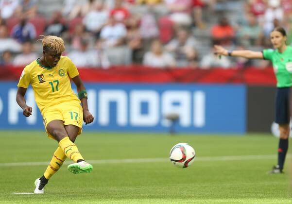 Aktuell Fußball, Damen, WM, Kamerun - Ecuador Gaelle Enganamouit of Cameroon shoots the penalty during the group C match between Cameroon and Ecuador at the 2015 FIFA Women s World Cup in Vancouver, Canada, June 8, 2015. ) (SP)CANADA-VANCOUVER-FIFA WOMEN S WORLD CUP-GROUP C-CMR VS ECU QinxLang 
