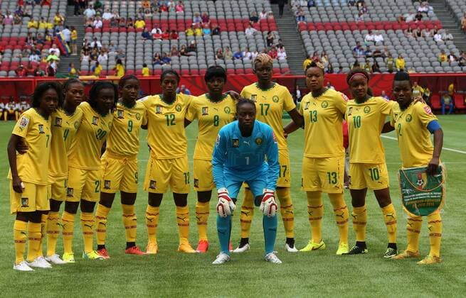 Aktuell Fußball, Damen, WM, Kamerun - Ecuador Players of Cameroon pose for photo before the group C match between Cameroon and Ecuador at the 2015 FIFA Women s World Cup in Vancouver, Canada, June 8, 2015. ) (SP)CANADA-VANCOUVER-FIFA WOMEN S WORLD CUP-GROUP C-CMR VS ECU QinxLang 
