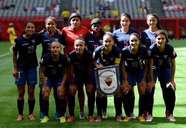 Aktuell Fußball, Damen, WM, Kamerun - Ecuador Players of Ecuador pose for photo before the group C match between Cameroon and Ecuador at the 2015 FIFA Women s World Cup in Vancouver, Canada, June 8, 2015. ) (SP)CANADA-VANCOUVER-FIFA WOMEN S WORLD CUP-GROUP C-CMR VS ECU WangxYuguo 