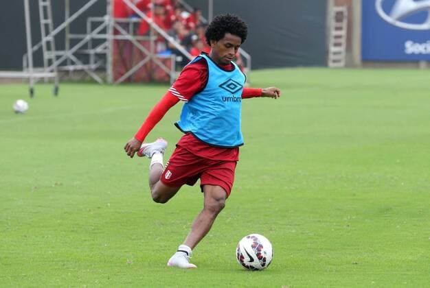 Aktuell Fußball, Training Nationalteam Peru Yordy Reyna of Peru s national soccer team takes part in a training session before their participation in the Copa America 2015, in Lima, Peru, on June 8, 2015. Vidal Tarqui ANDINA) (da) (SP)PERU-LIMA-COPA AMERICA-TRAINING e ANDINA 