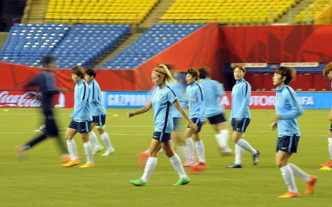 Aktuell Fußball, Damen, WM, Training und PK Nationalteam Südkorea Montreal, Canada - South Korea team during an official training in the FIFA Women s World Cup 2015 group E at the Olympic Stadium in Montreal QC, June 08, 2015.FIFA Women s World Cup 2015 group E South Korea , BRAZIL , Spain and Costa rica. FIFA Womens World Cup Canada 2015  - ZUMAn230