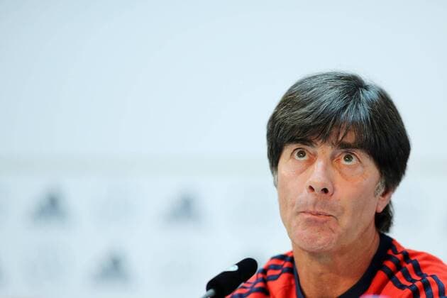 National-, Bundestrainer Joachim Jogi Loew schaut mit grossen Augen nach oben Pressekonferenz der A-Nationalmannschaft, Fussball, Freundschaftsspiel gegen USA, 09.06.2015, Copyright: Schueler Eibner-Pressefoto EP_JSE