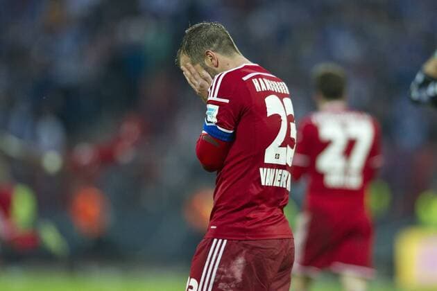 Rafael VAN DER VAART (HH) kann es beim Schlusspfiff kaum fassen, dass der HSV in der 1. Liga bleibt; Fussball Bundesliga, Relegatiion, Rueckspiel, Karlsruher SC (KA) - Hamburger SV (HH) 1:2 n.Verl., am 01.06.2015 in Karlsruhe Deutschland.