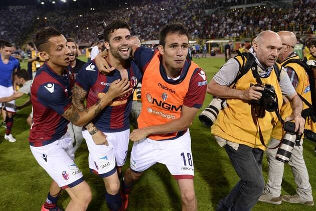 Aktuell Fußball, Italien, Serie B Playoffs, FC Bologna gelingt Wiederaufstieg in die Serie A Bologna, 09.06.2015 - Serie B 2014 2015 - FC Bologna vs Delfino Pescara 1936 - esultanza fine gara Bologna 