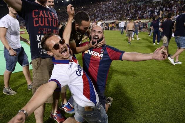 Aktuell Fußball, Italien, Serie B Playoffs, FC Bologna gelingt Wiederaufstieg in die Serie A Bologna, 09.06.2015 - Serie B 2014 2015 - FC Bologna vs Delfino Pescara 1936 - esultanza fine gara Bologna 