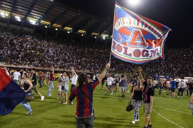 Aktuell Fußball, Italien, Serie B Playoffs, FC Bologna gelingt Wiederaufstieg in die Serie A Bologna, 09.06.2015 - Serie B 2014 2015 - FC Bologna vs Delfino Pescara 1936 - esultanza fine gara Bologna 