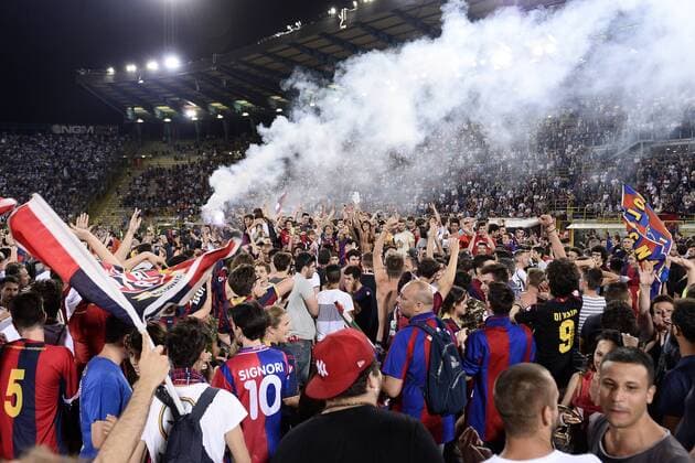 Aktuell Fußball, Italien, Serie B Playoffs, FC Bologna gelingt Wiederaufstieg in die Serie A Bologna, 09.06.2015 - Serie B 2014 2015 - FC Bologna vs Delfino Pescara 1936 - esultanza fine gara Bologna 