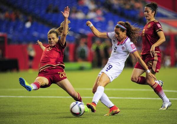 June 9, 2015 - Montreal, Quebec, Canada - June 09, 2015: Carolina Venegas ( 9) of Costa Rica has her goal bound shot blocked by Defender Irene Paredes ( 20) of Spain during the FIFA 2015 Women s World Cup Group E match between Spain and Costa Rica at Lansdowne Park in Ottawa, Canada. Soccer: FIFA 2015 Women s World Cup Group E Match - Spain versus Costa Rica. - ZUMAk120