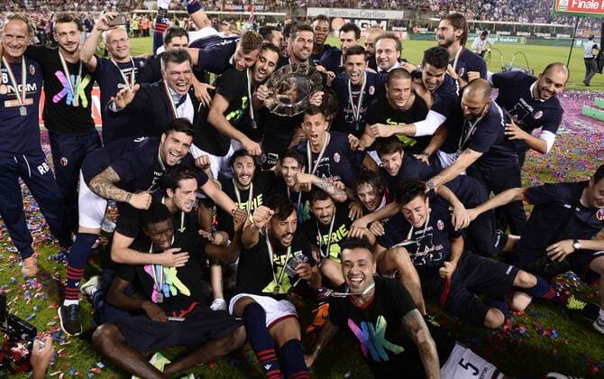 Aktuell Fußball, Italien, Serie B Playoffs, FC Bologna gelingt Wiederaufstieg in die Serie A Db Bologna 09 06 2015 - play off Serie B Bologna-Pescara promoted team: Bologna 