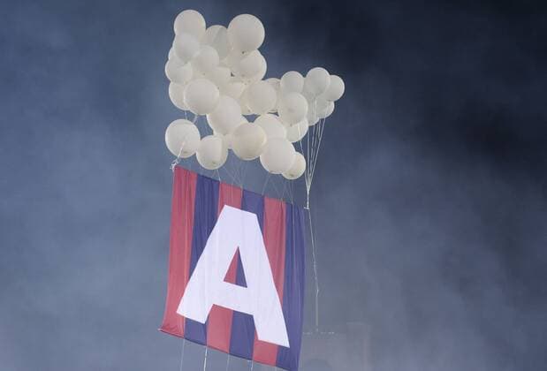 Aktuell Fußball, Italien, Serie B Playoffs, FC Bologna gelingt Wiederaufstieg in die Serie A Db Bologna 09 06 2015 - play off Serie B Bologna-Pescara promoted team: Bologna 