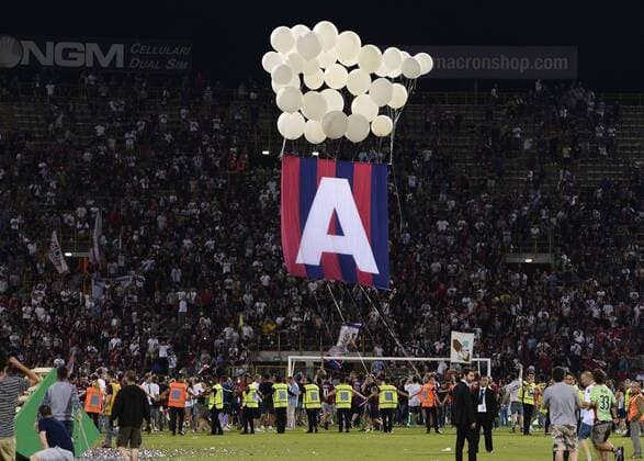 Aktuell Fußball, Italien, Serie B Playoffs, FC Bologna gelingt Wiederaufstieg in die Serie A Db Bologna 09 06 2015 - play off Serie B Bologna-Pescara promoted team: Bologna 