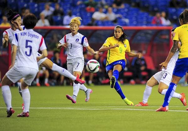 June 9, 2015 - Ottawa, Ontario, Canada - June 09, 2015: Forward Andressa Alves ( 9) of Brazil shoots at goal during the FIFA 2015 Women s World Cup group match between Brazil and Korea at the Olympic Stadium in Montreal, Canada. Soccer: FIFA 2015 Women s World Cup Group Match - Brazil versus Korea. - ZUMAk120