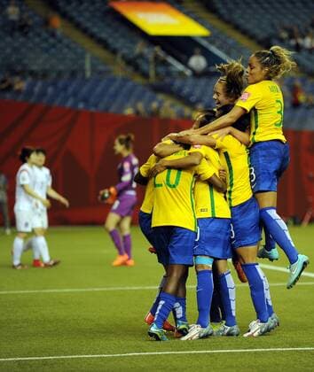 MONTREAL, June 9, 2015 -- Players of Brazil celebrate for scoring during the group E match against South Korea at the 2015 FIFA Women s World Cup in Montreal, Canada, on June 9, 2015. Brazil won 2-0. ) (SP)CANADA-MONTREAL-FIFA WOMEN S WORLD CUP-BRAZIL VS SOUTH KOREA KadrixMohamed 