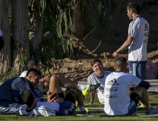 LA SERENA, June 9, 2015 -- Players of Argentina s national soccer team, take part in a training session, in La Serena, Chile, on June 9, 2015. Argentina will debut on the Copa America 2015 against Paraguay on June 13. Juan Roleri TELAM) (da) (SP)CHILE-LA SERENA-ARGENTINA-COPA AMERICA-TRAINING e TELAM 