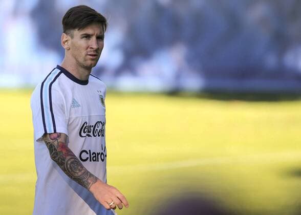 LA SERENA, June 9, 2015 -- Lionel Messi of Argentina s national soccer team, takes part in a training session, in La Serena, Chile, on June 9, 2015. Argentina will debut on the Copa America 2015 against Paraguay on June 13. Juan Roleri TELAM) (da) (SP)CHILE-LA SERENA-ARGENTINA-COPA AMERICA-TRAINING e TELAM 