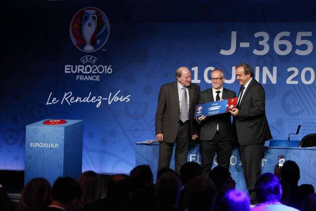Aktuell Fußball, EURO 2016, Pressekonferenz von UEFA-Präsident Platini zum Start des Kartenvorverkaufs Jacques LAMBERT ( President EURO 2016) Thierry Fremaux ( Directeur de l Institut Lumliere de Lyon ) Michel Platini ( President UEFA ) - Pressekonferenz, 365 Tage bis zur Europameisterschaft, EURO 2016 - Paris - 10 06 2015 GwendolineLeGoff 