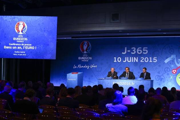 Aktuell Fußball, EURO 2016, Pressekonferenz von UEFA-Präsident Platini zum Start des Kartenvorverkaufs Jacques LAMBERT ( President EURO 2016) Michel Platini ( President UEFA ) - Pressekonferenz, 365 Tage bis zur Europameisterschaft, EURO 2016 - Paris - 10 06 2015 GwendolineLeGoff 
