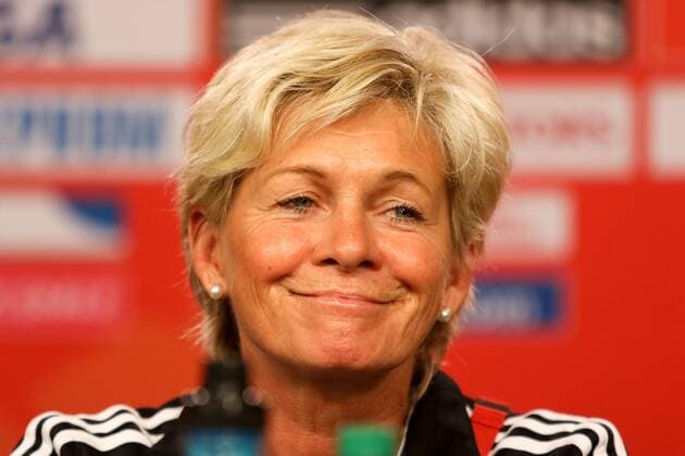 Silvia Neid (Trainerin, Coach, Deutschland) mit einem breiten Grinsen, fröhlich, zuversichtlich, optimistsich, , vor dem Spiel Deutschland (Germany) gegen Norwegen (Norway, Norge), Fussball, FIFA Frauen-WM 2015, Pressekonferenz, xozx